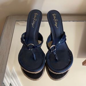 Lilly Pulitzer sandal espadrille wedges with patent leather straps navy blue.